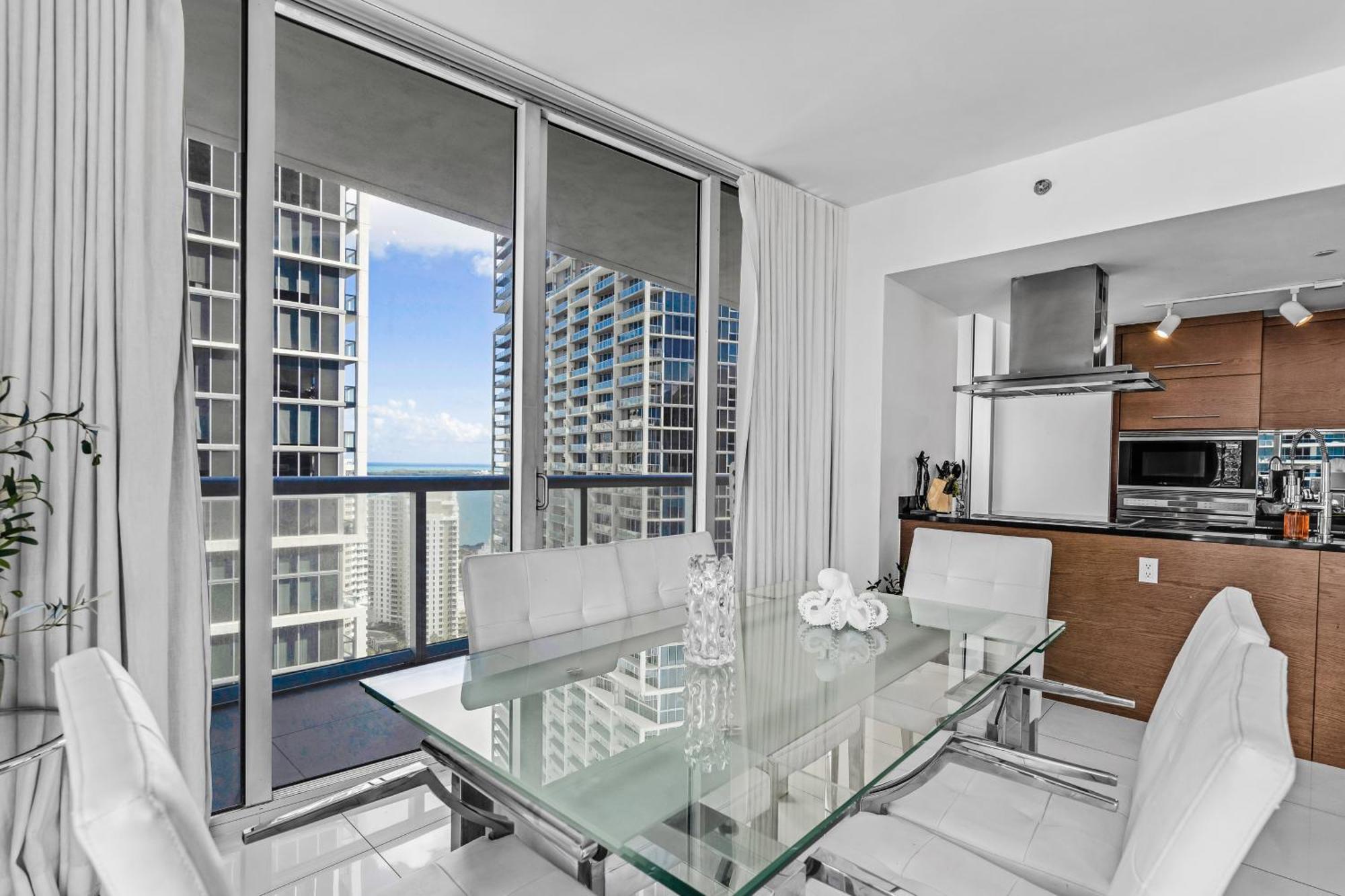 Luxurious Condo At Icon With Views Майами Экстерьер фото