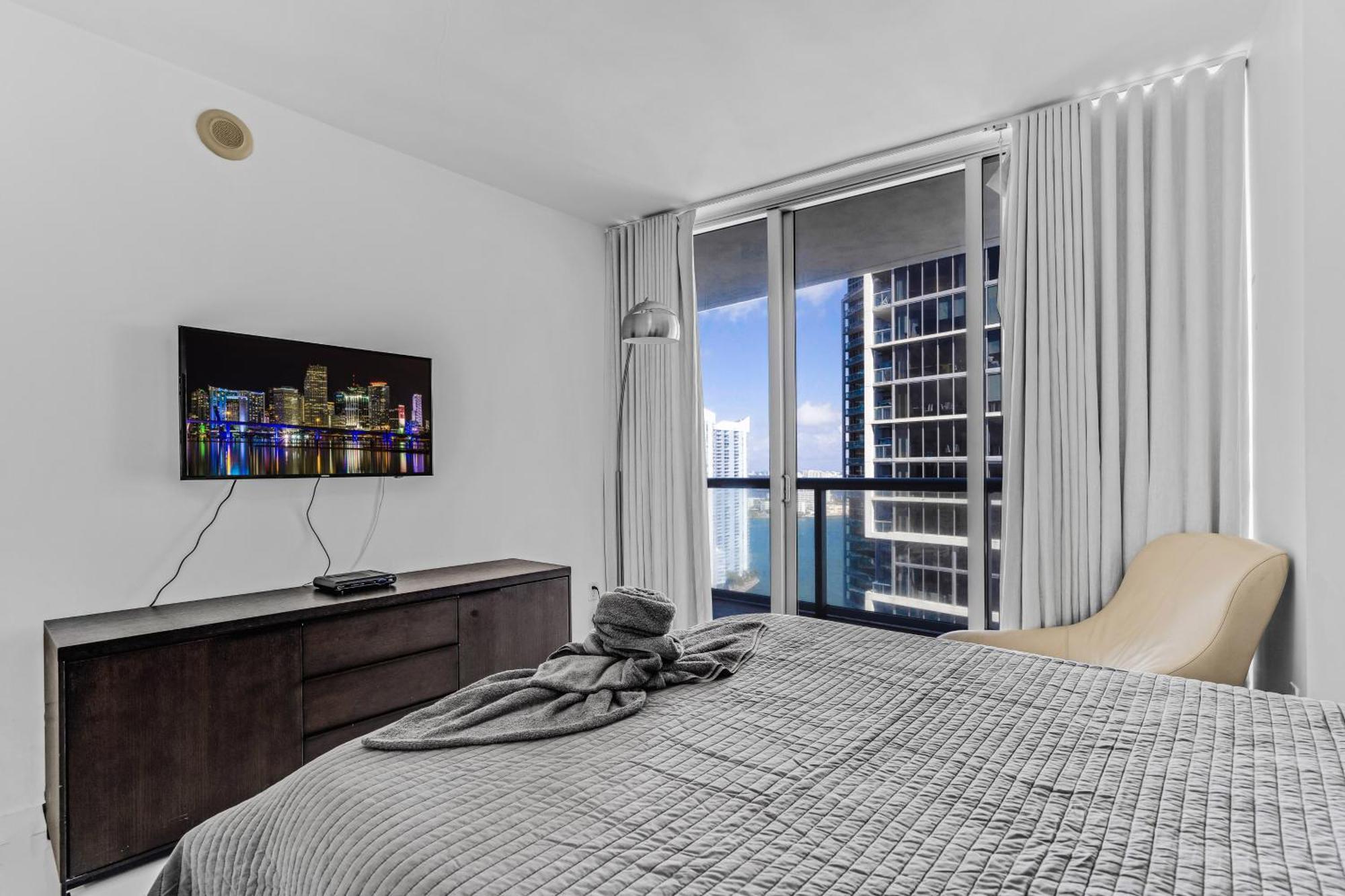 Luxurious Condo At Icon With Views Майами Экстерьер фото