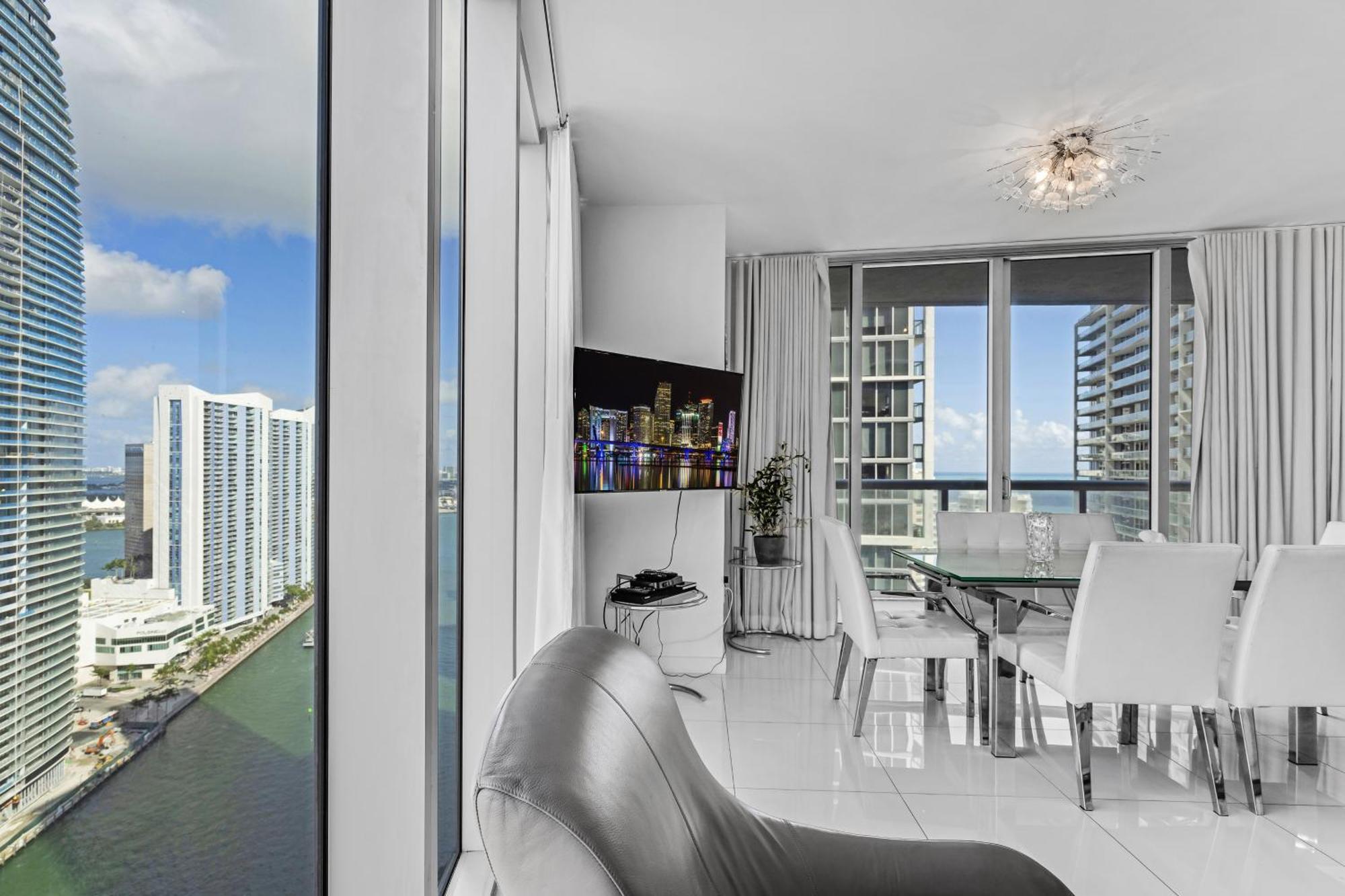 Luxurious Condo At Icon With Views Майами Экстерьер фото